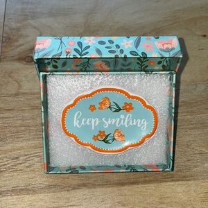 Keep Smiling glass decor